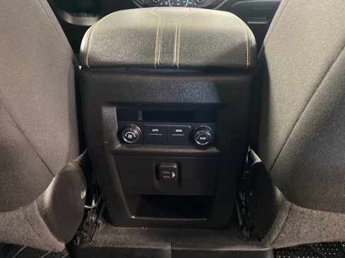 Used 2021 Chevrolet Traverse LT image 21