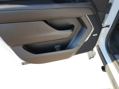 Used 2024 Chevrolet Suburban Z71 image 21