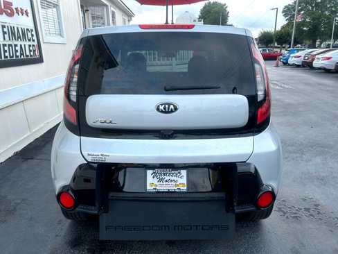 Used 2016 Kia Soul + image 6