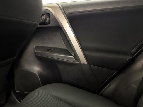 Used 2018 Toyota RAV4 LE image 33