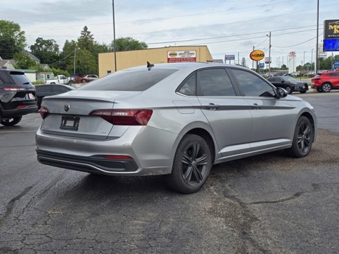 Used 2023 Volkswagen Jetta SE image 6