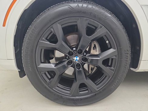 Used 2021 BMW X7 xDrive40i w/ Premium Package image 11