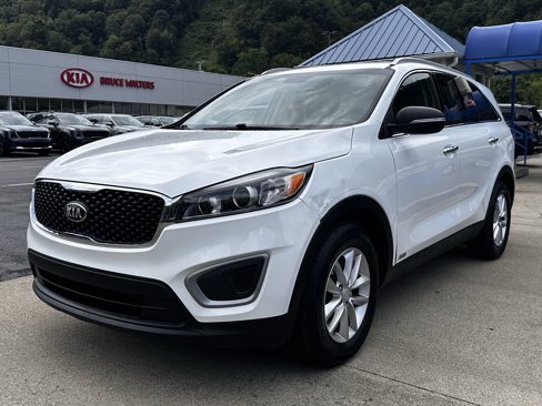 Used 2017 Kia Sorento LX w/ LX Convenience Package image 2