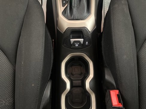 Used 2017 Jeep Renegade Latitude w/ Cold Weather Group image 15