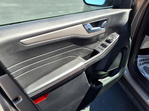 Used 2021 Ford Escape SEL image 13