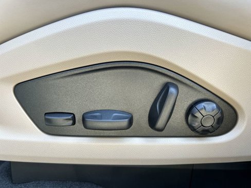 New 2025 Porsche Macan Electric image 16