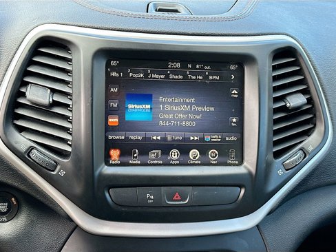 Used 2017 Jeep Cherokee Limited image 16