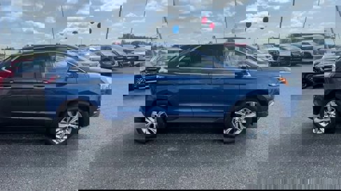 Used 2022 Ford Edge Titanium image 2