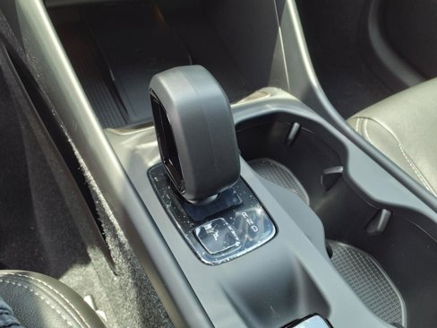 New 2025 Volvo XC40 B5 Core w/ Climate Package image 19