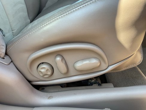 Used 2005 Pontiac Bonneville GXP image 47