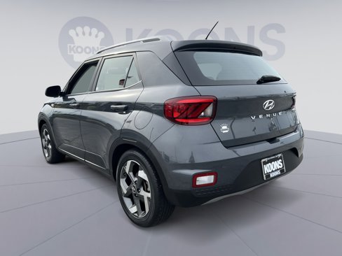 Used 2023 Hyundai Venue SEL image 4