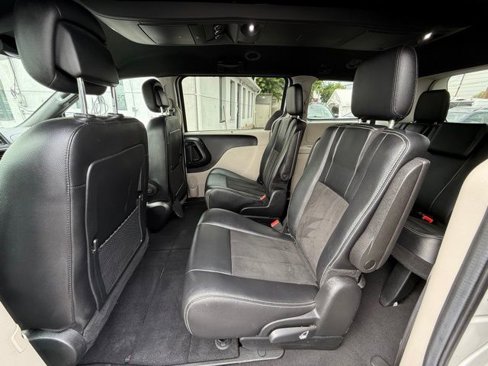 Used 2019 Dodge Grand Caravan SXT w/ Driver Convenience Group image 25