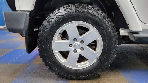 Used 2010 Jeep Wrangler Unlimited Sahara w/ Dual Top Group image 51
