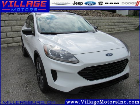 Used 2022 Ford Escape SE w/ SE Sport Appearance Package image 3