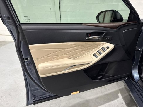 Used 2020 Toyota Avalon Limited image 28