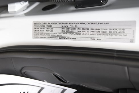 Used 2024 Bentley Bentayga image 28