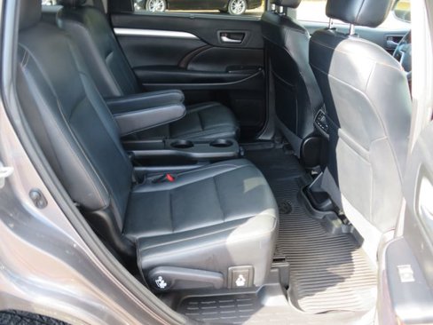 Used 2017 Toyota Highlander XLE image 36