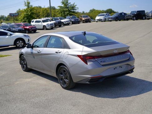 Used 2023 Hyundai Elantra SEL image 8