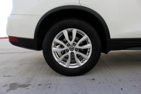 Used 2020 Nissan Rogue SV image 34