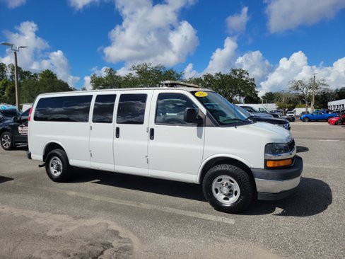 Used 2017 Chevrolet Express 3500 LT w/ LT Preferred Equipment Group image 4