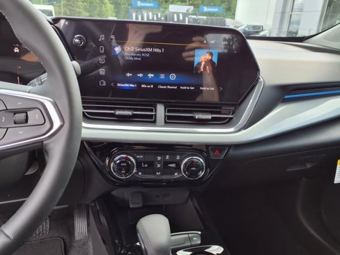 New 2025 Chevrolet Trax LT w/ Driver Confidence Package image 8