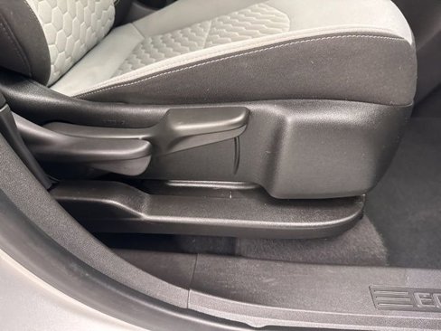 Used 2021 Chevrolet Equinox LS image 25