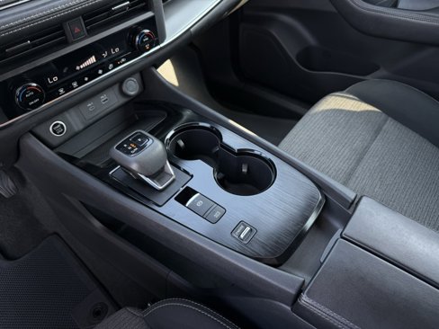 Used 2023 Nissan Rogue SV image 19