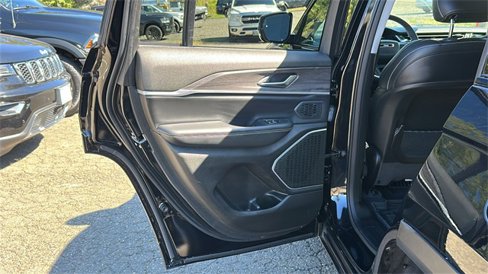 Used 2023 Jeep Grand Cherokee 4WD 4xe image 24