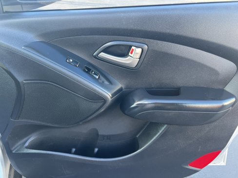 Used 2010 Hyundai Tucson GLS image 28