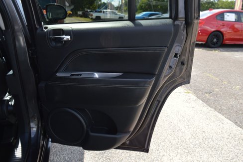 Used 2017 Jeep Compass Latitude image 28