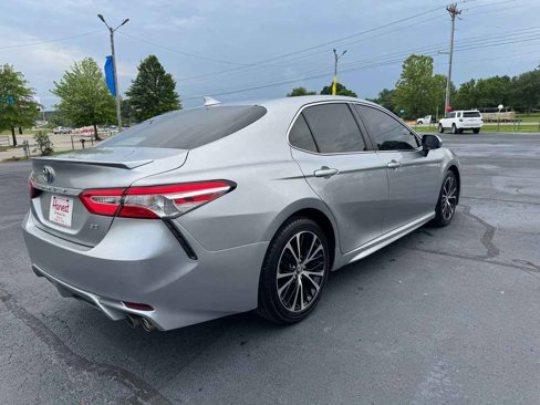 Used 2020 Toyota Camry SE image 6