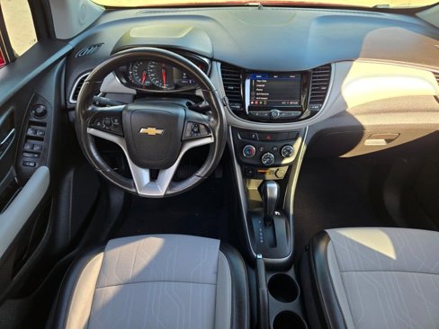 Used 2020 Chevrolet Trax LT w/ LT Convenience Package image 14