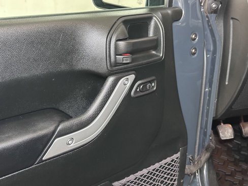 Used 2017 Jeep Wrangler Unlimited Rubicon w/ Connectivity Group image 22