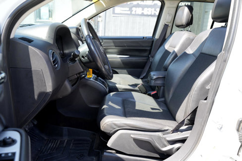 Used 2014 Jeep Compass Latitude w/ Sun/Sound Group image 17