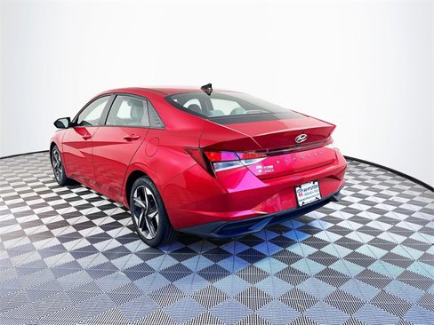 Used 2023 Hyundai Elantra SEL w/ Convenience Package image 3
