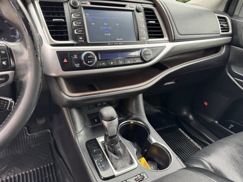 Used 2018 Toyota Highlander AWD V6 image 10