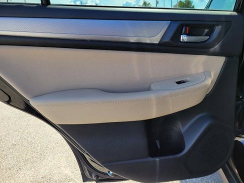 Used 2018 Subaru Outback 2.5i Premium image 9