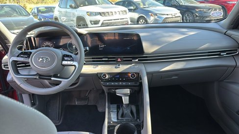 Used 2023 Hyundai Elantra SEL w/ Convenience Package image 12