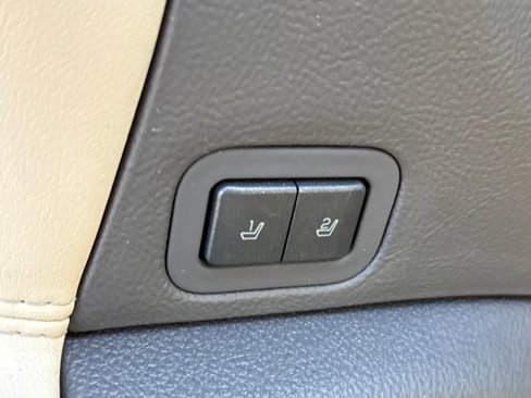 Used 2010 Lincoln MKZ image 18
