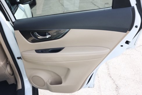 Used 2016 Nissan Rogue SL w/ SL Premium Package image 19