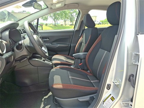 New 2025 Nissan Versa SR w/ Trunk Package image 15