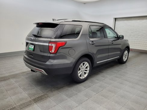 Used 2017 Ford Explorer XLT w/ Equipment Group 201A image 9