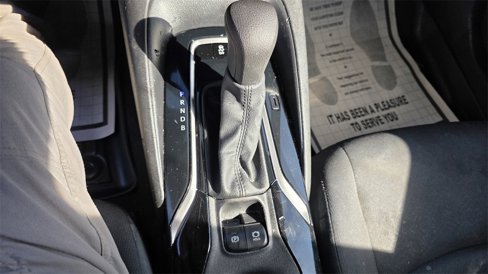 Used 2021 Toyota Corolla LE image 18