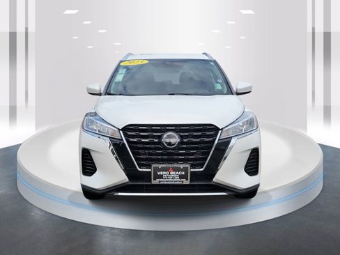 Used 2023 Nissan Kicks SV image 2