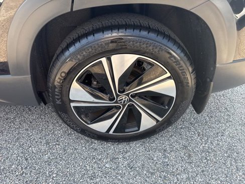 Certified 2024 Volkswagen Taos SE image 16