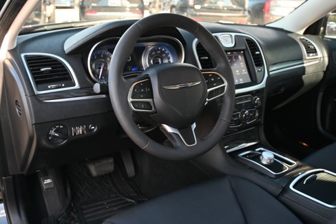 Used 2022 Chrysler 300 Touring w/ Sport Appearance Package image 3