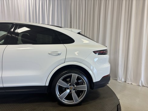Certified 2023 Porsche Cayenne S image 19