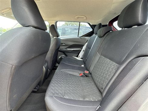 Used 2022 Nissan Kicks SV image 9