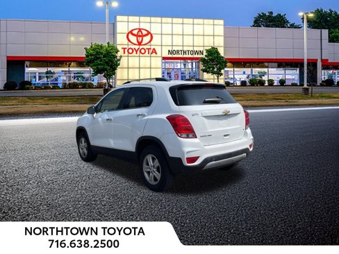 Used 2020 Chevrolet Trax LT w/ LT Convenience Package image 3