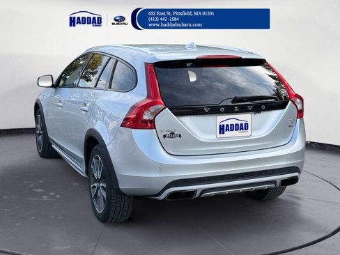 Used 2017 Volvo V60 T5 Cross Country w/ Convenience Package image 4